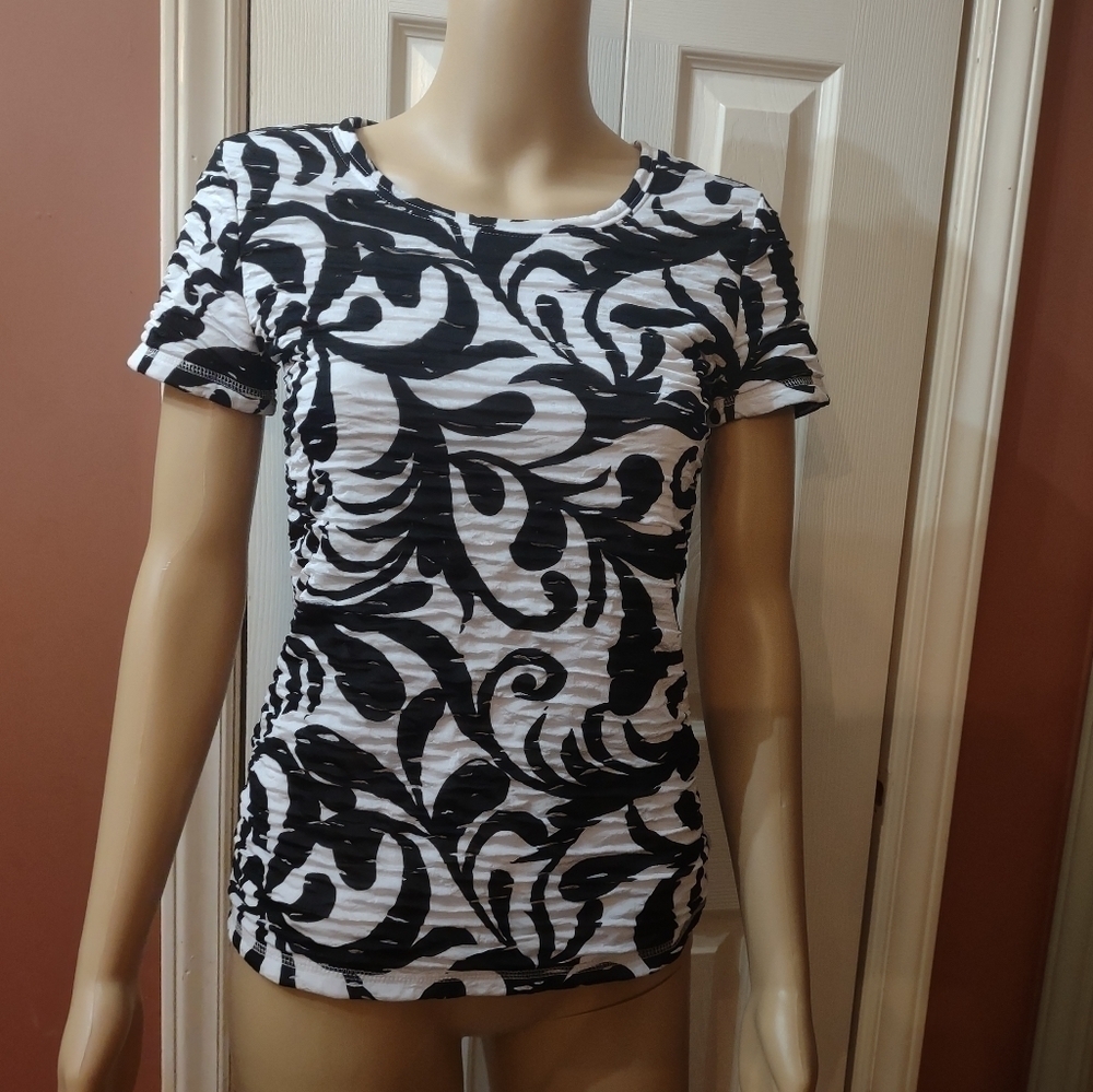 New Directions size small women's short sleeve blouse shirt top